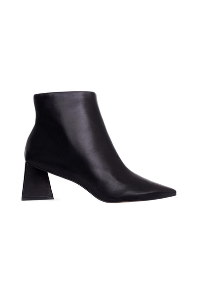 fachgo | Black Sheepskin Leather Ankle Boots Mabea – Women’s Pointed-Toe Block