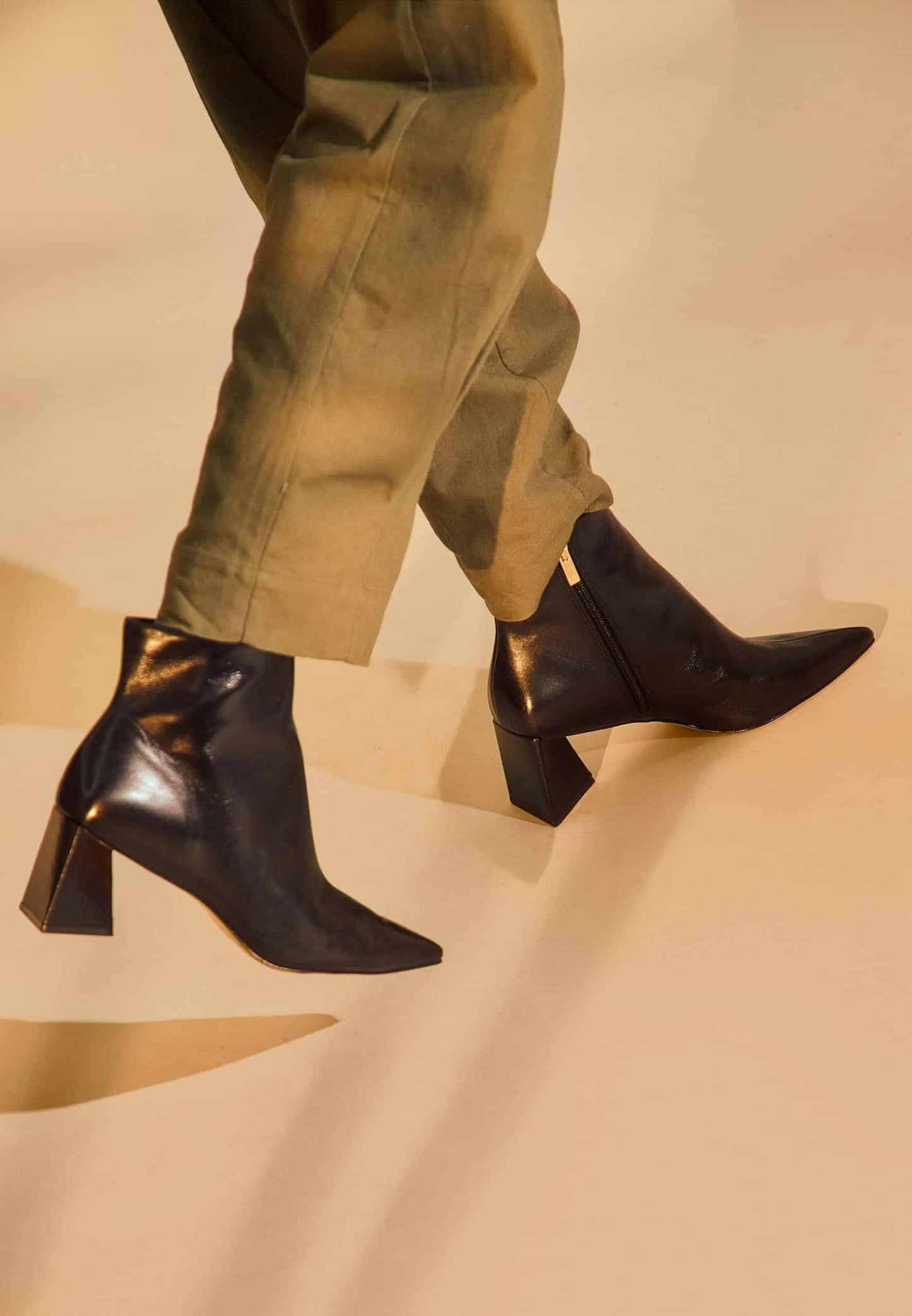fachgo | Black Sheepskin Leather Ankle Boots Mabea – Women’s Pointed-Toe Block